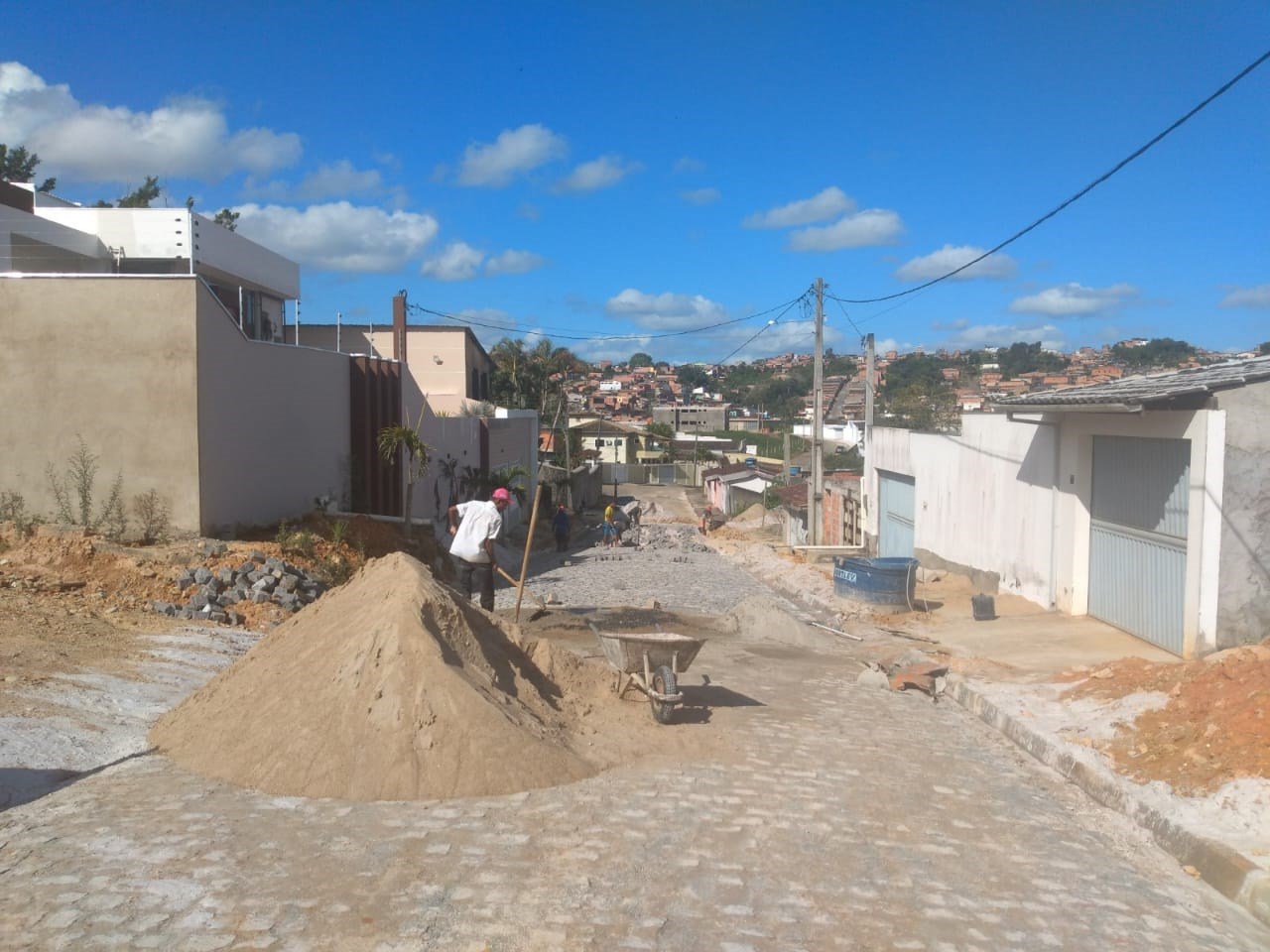 Camacã: Rua Ibicaraí no Bairro Nova Ipanema recebe calçamento
